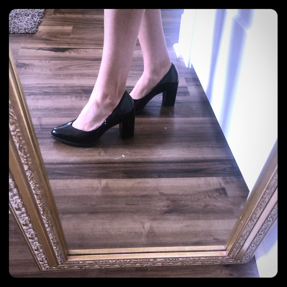 Clark’s Black 7.5 pumps